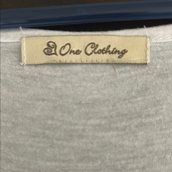 One Clothing Cream and Gray Fitted Tunic Cap Sleeve Top - Picture 4 of 8